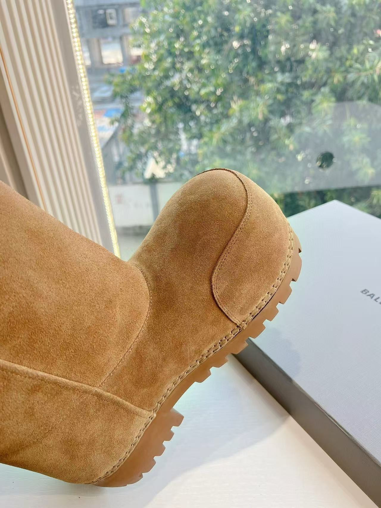 UA Ba*len*cia*ga Snow Boots