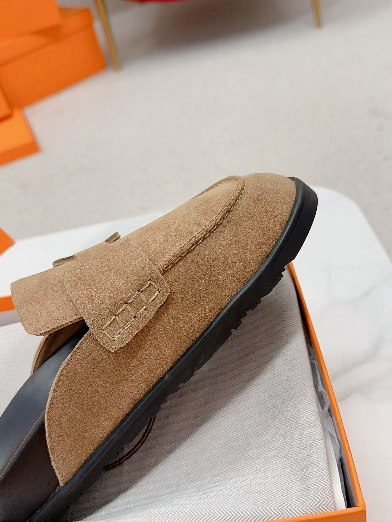 UA Hermès slippers