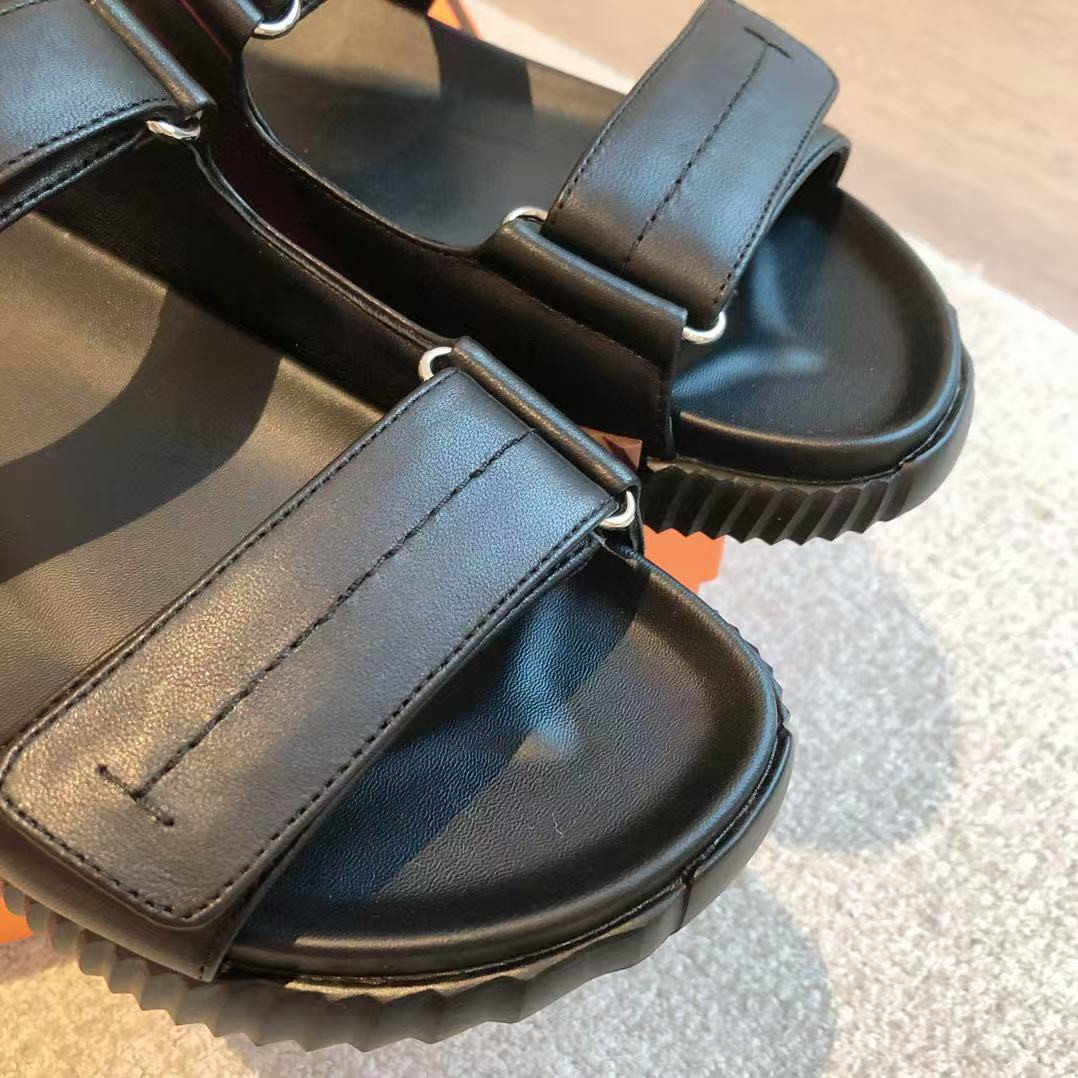 UA H**mes Junior sandal