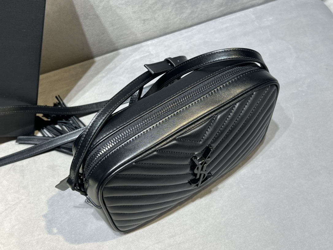 Y*L LOU Camera bag in quilted leather