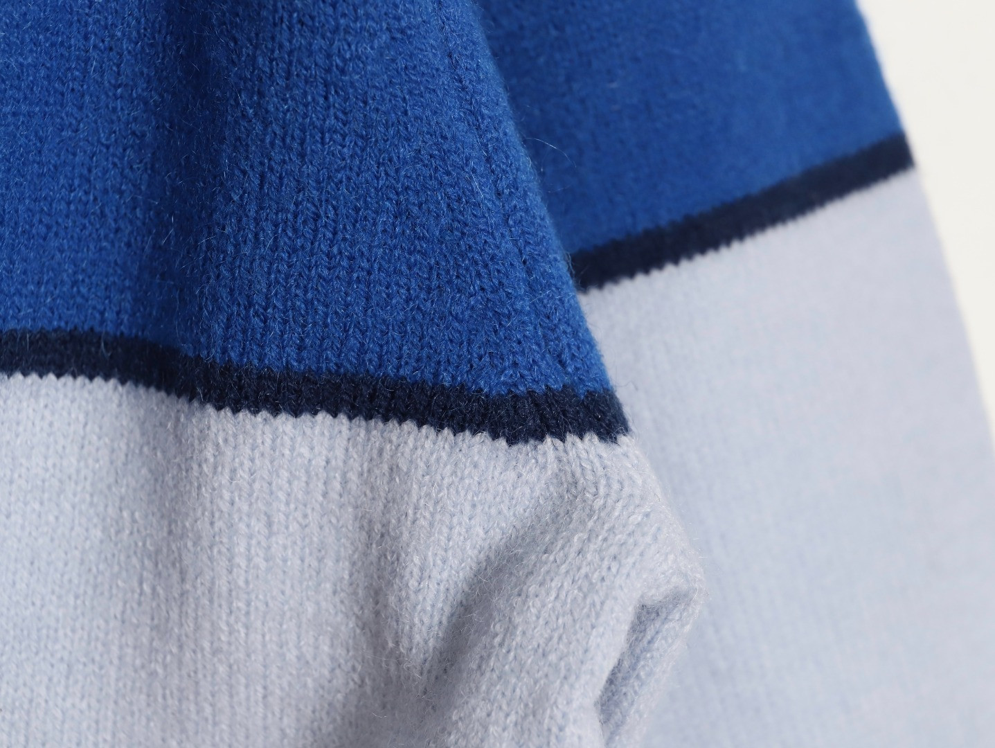 d*0r cd Di*m*nd sweaters