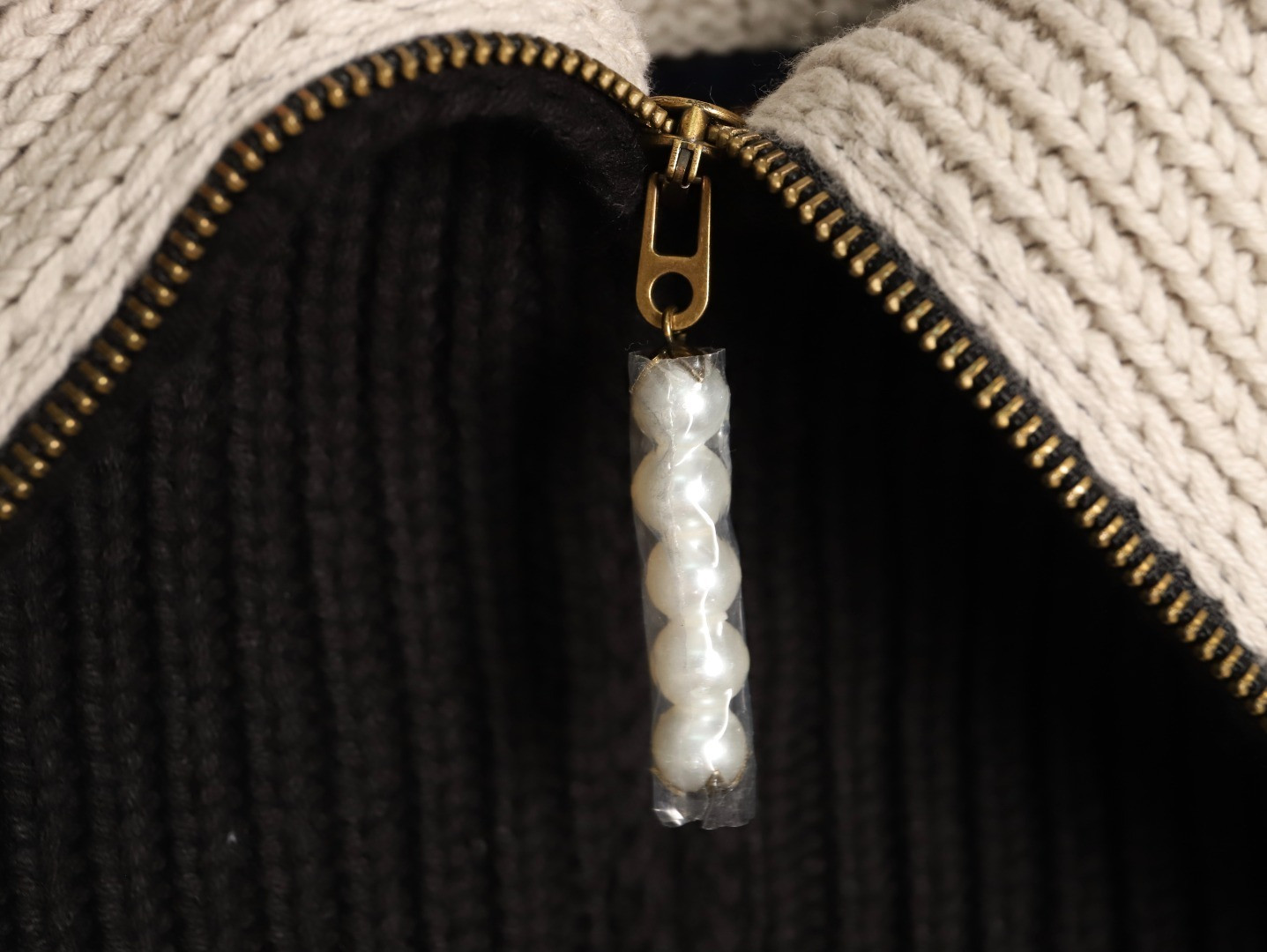 L0*is V*t0n LV knitting Sweaters