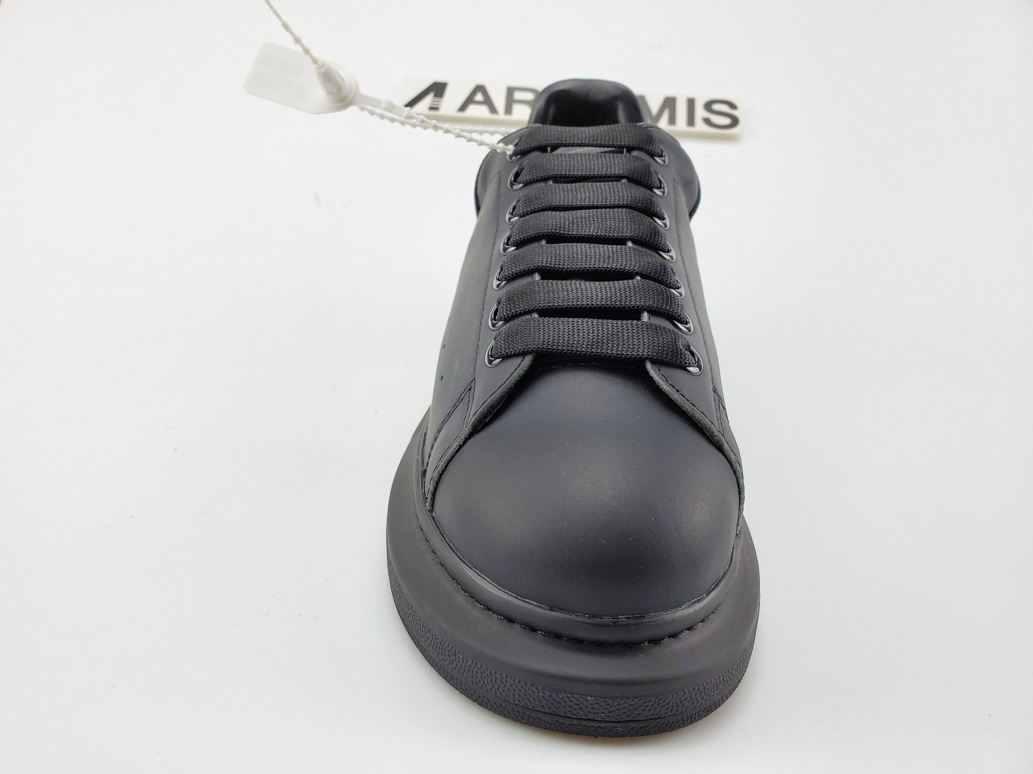 Ale*d*r M*Q*en Trainers Black