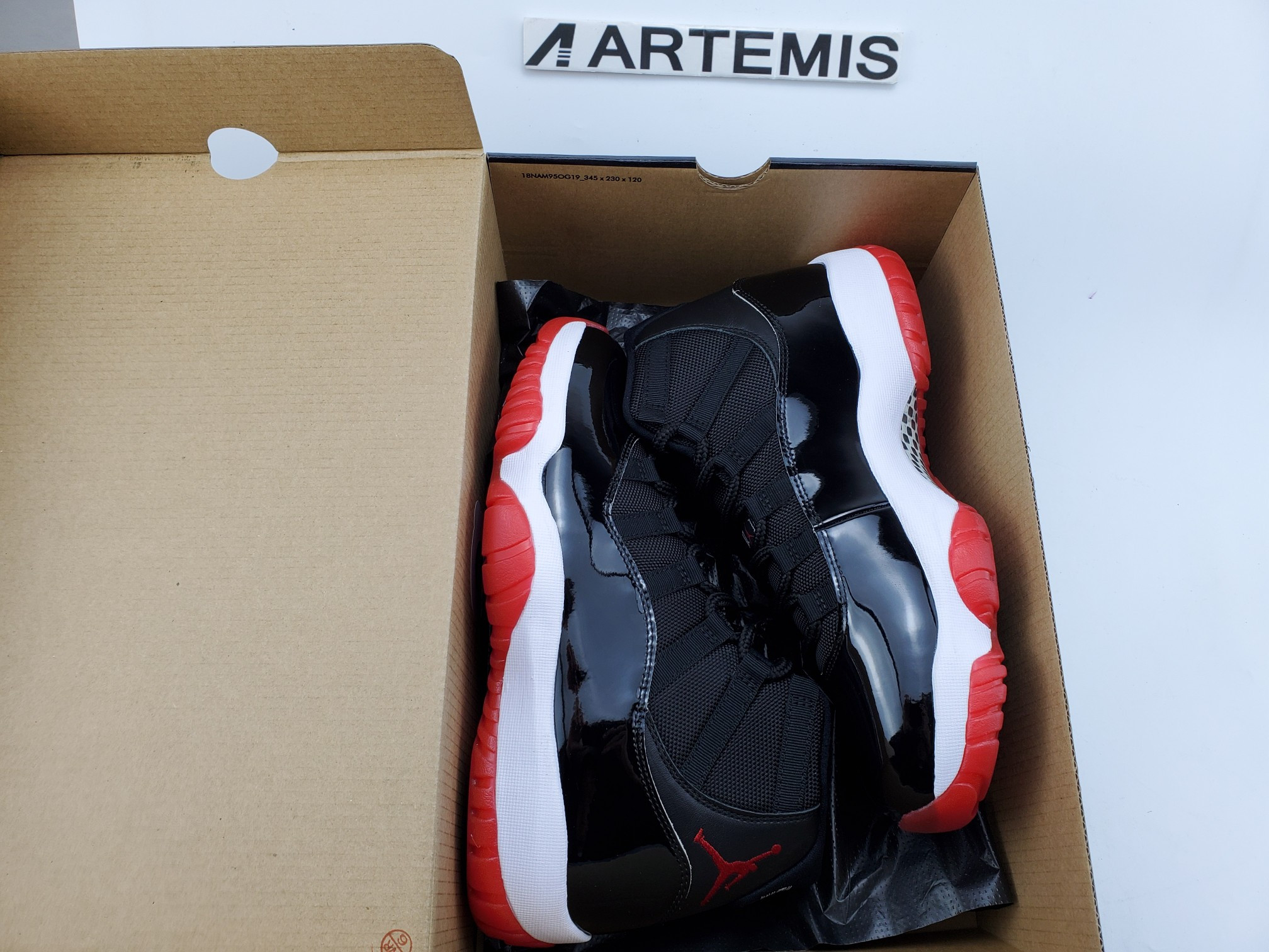 Air Jordan 11 Retro Playoffs Bred (2019)