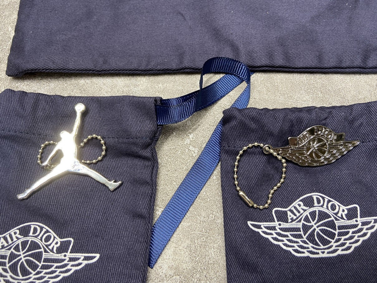 Air Jordan 1 Retro High D*0r (Blue Box Version)