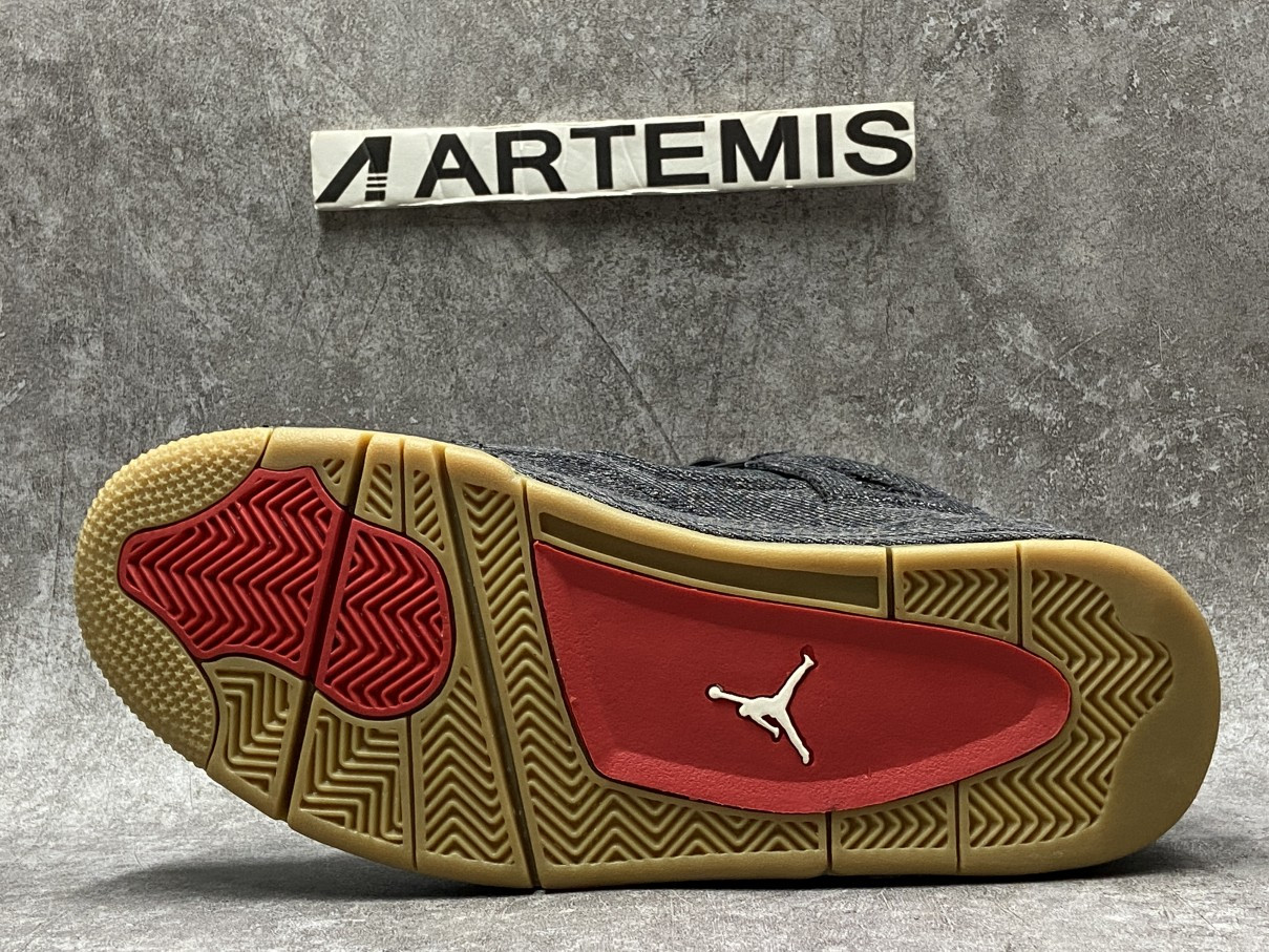 Air Jordan 4 Retro Levi