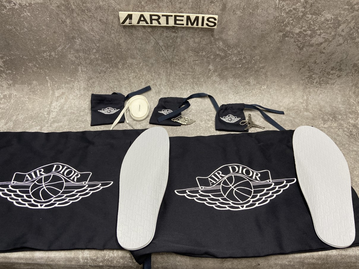 Air Jordan 1 Retro Low D*0r (Blue Box Version)