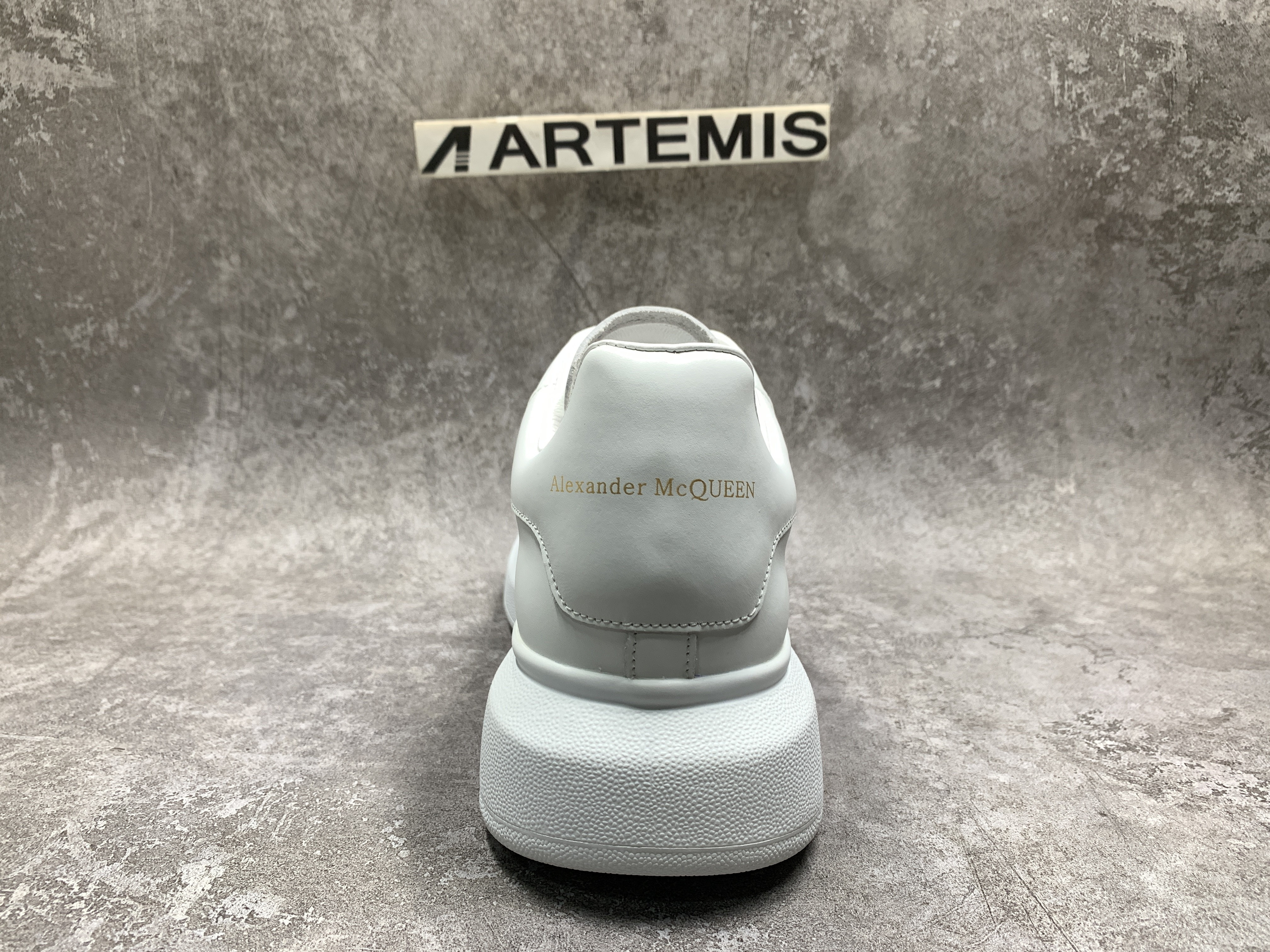 Ale*d*r M*Q*en Oversized White