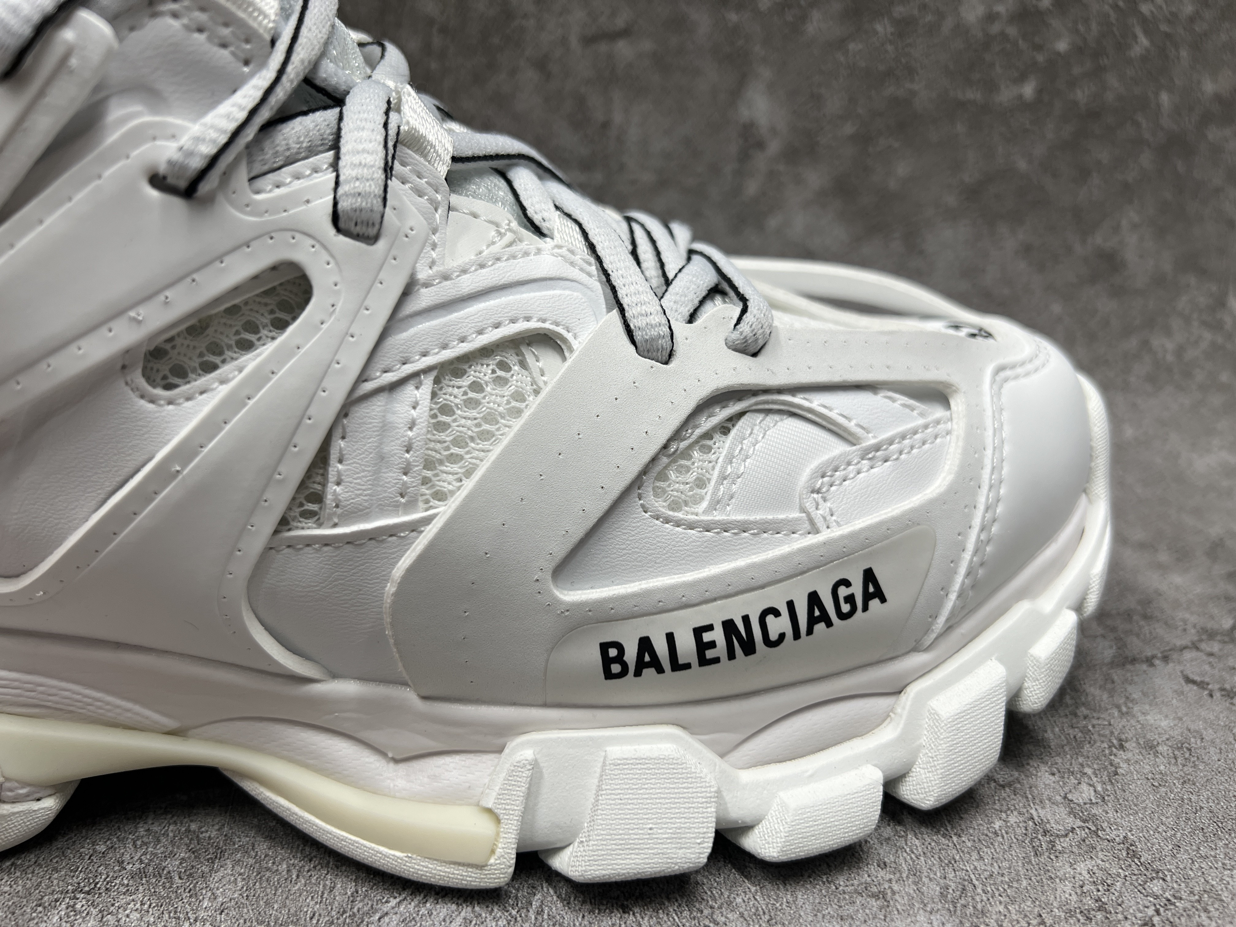 Balenciga Track Hike White