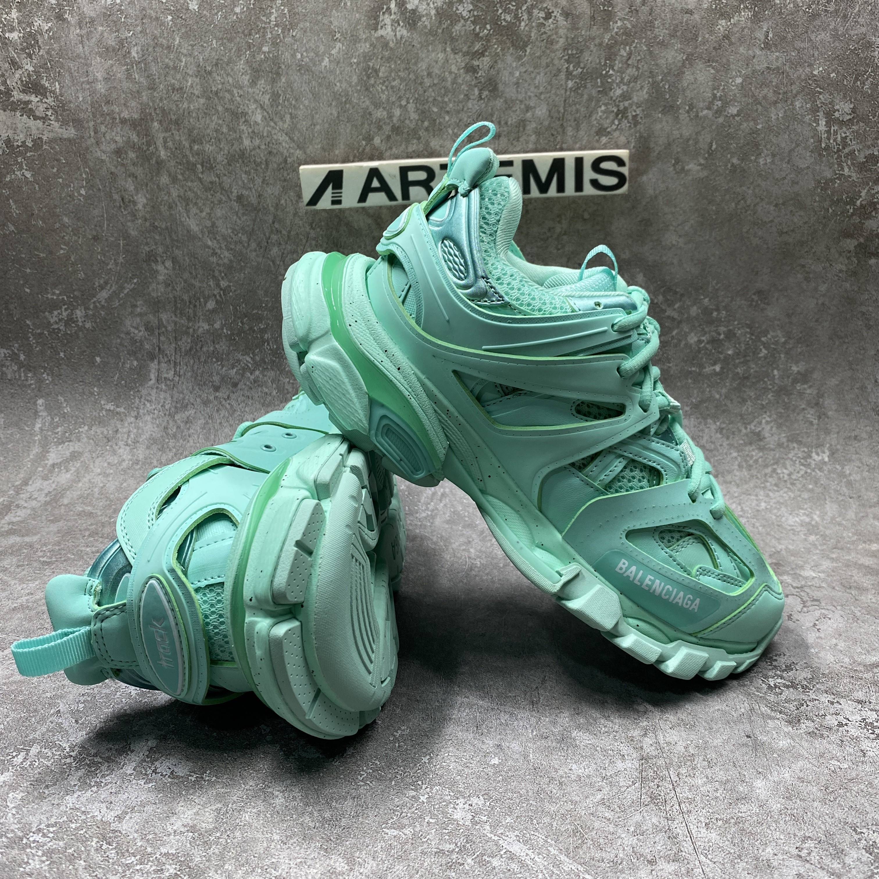 Balenciga Wmns Track Trainer Light Blue
