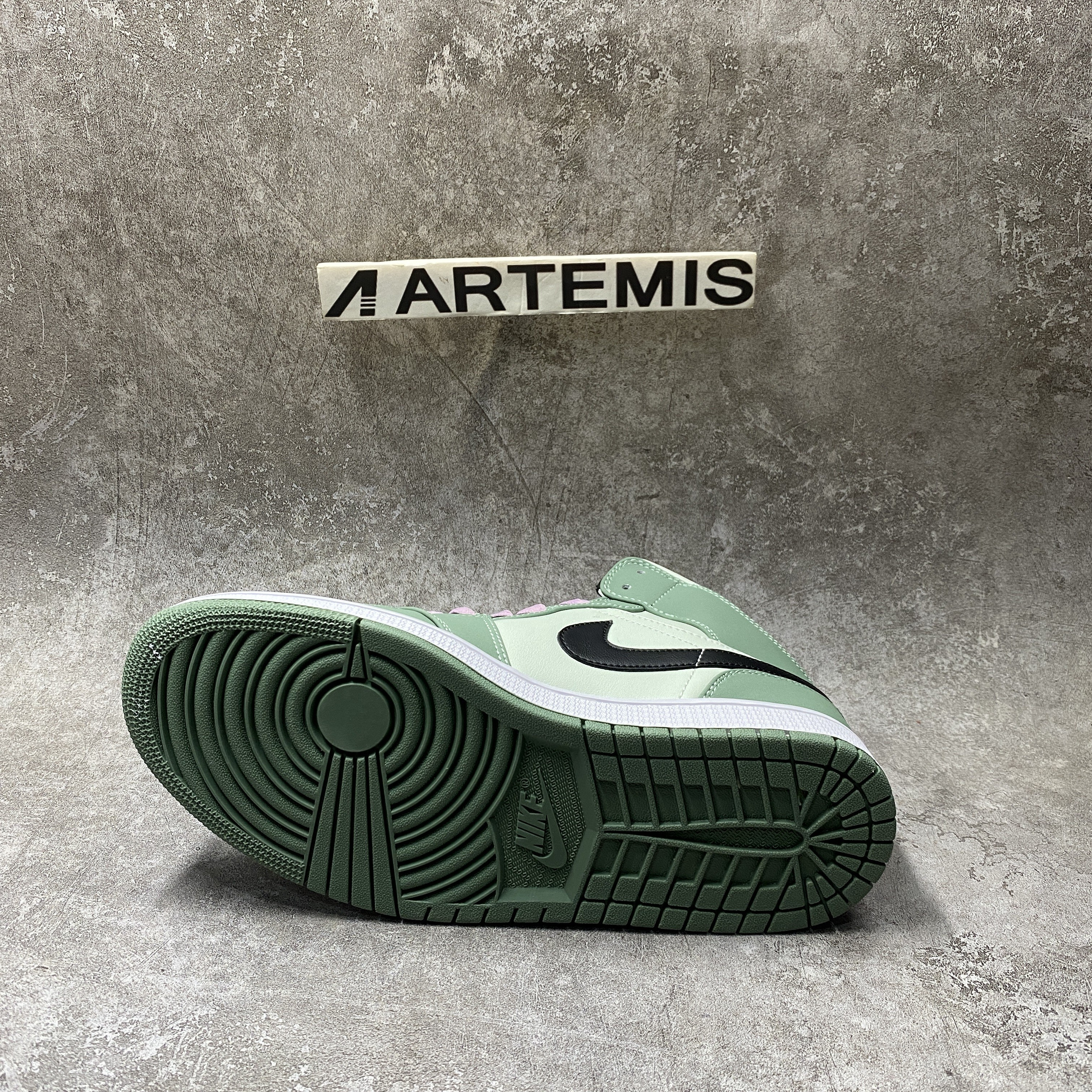 Air Jordan 1 Mid Dutch Green