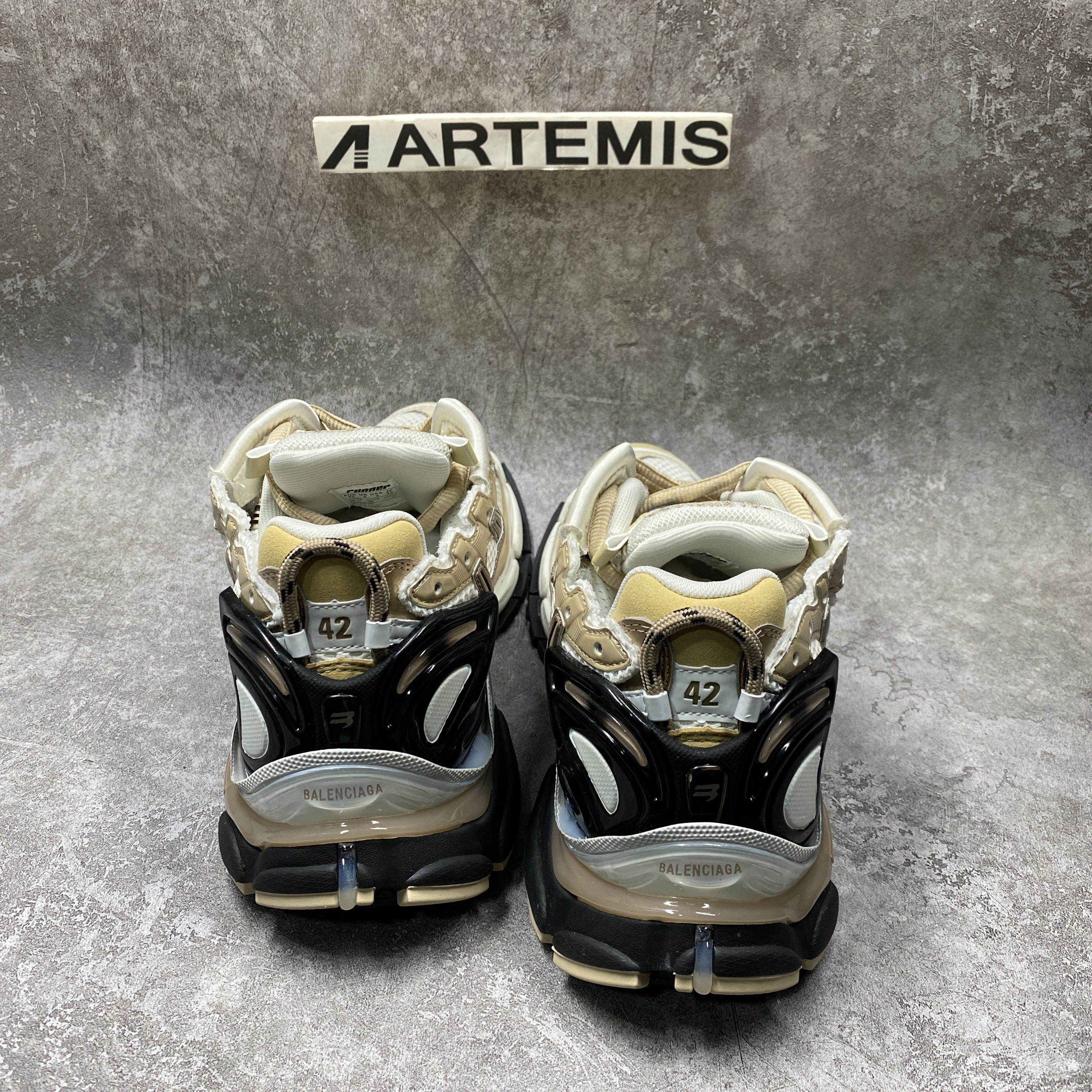 Balenciga Runner Beige Black White