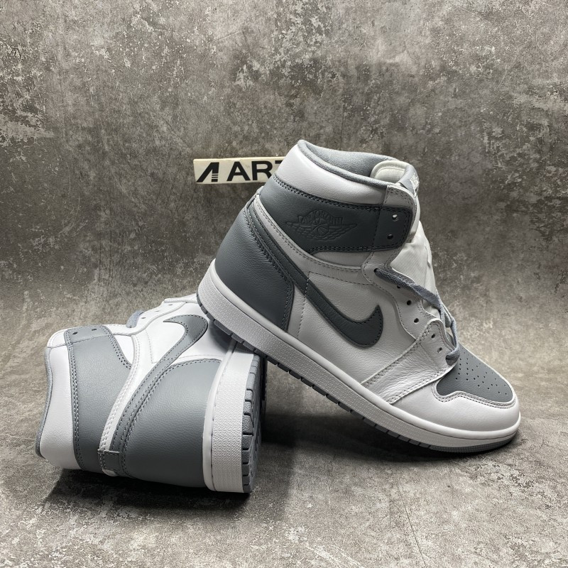 Air Jordan 1 Retro High OG Stealth
