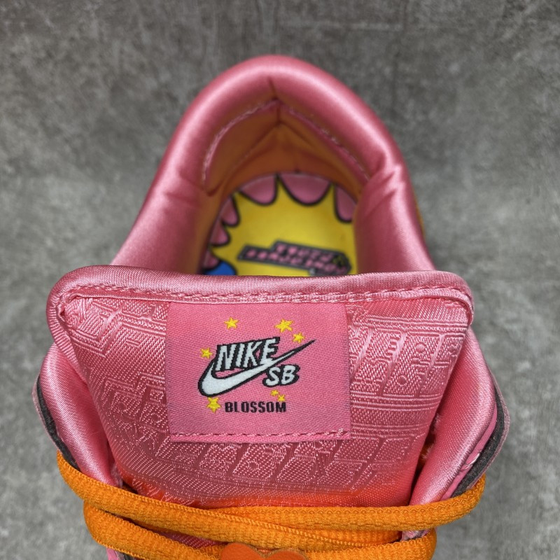 The Powerpuff Girls x Nike Dunk SB Low   PINK