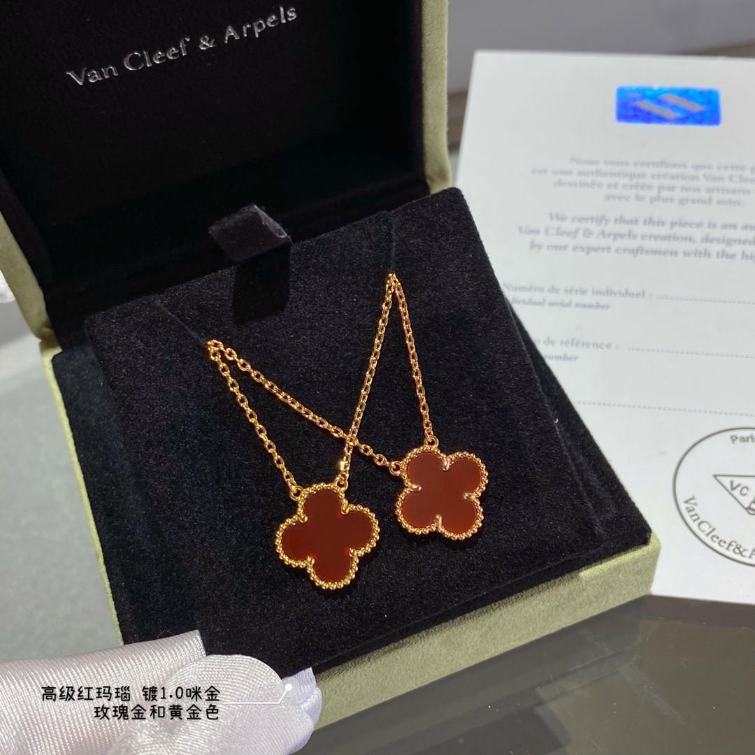 V*N CL*F & Arpels Medium Classic Four Leaf Clover Necklace Diameter approx 1.5cm,Chain length approx 40+5cm