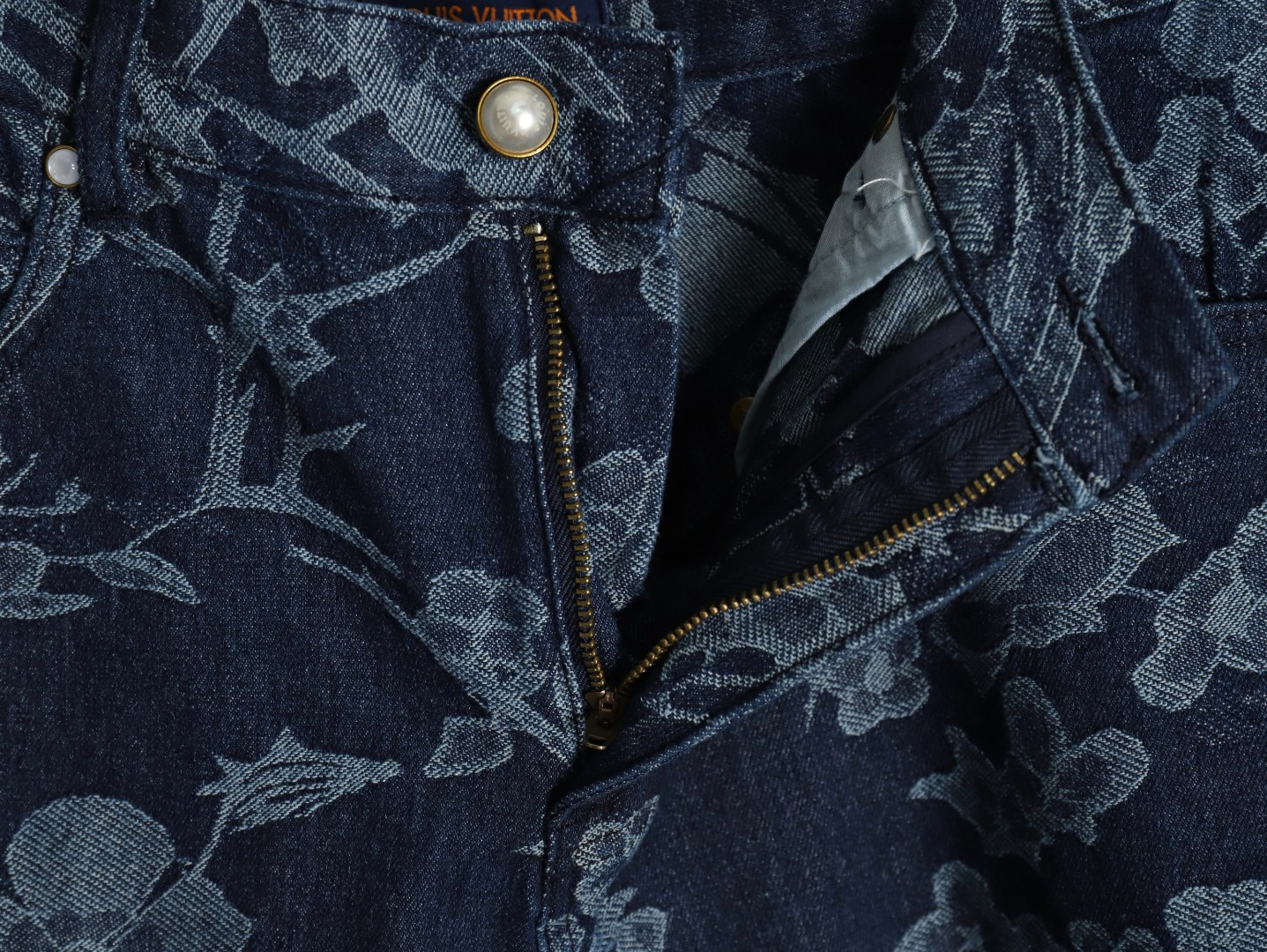 L0*is V*t0n LV 25SS shorts