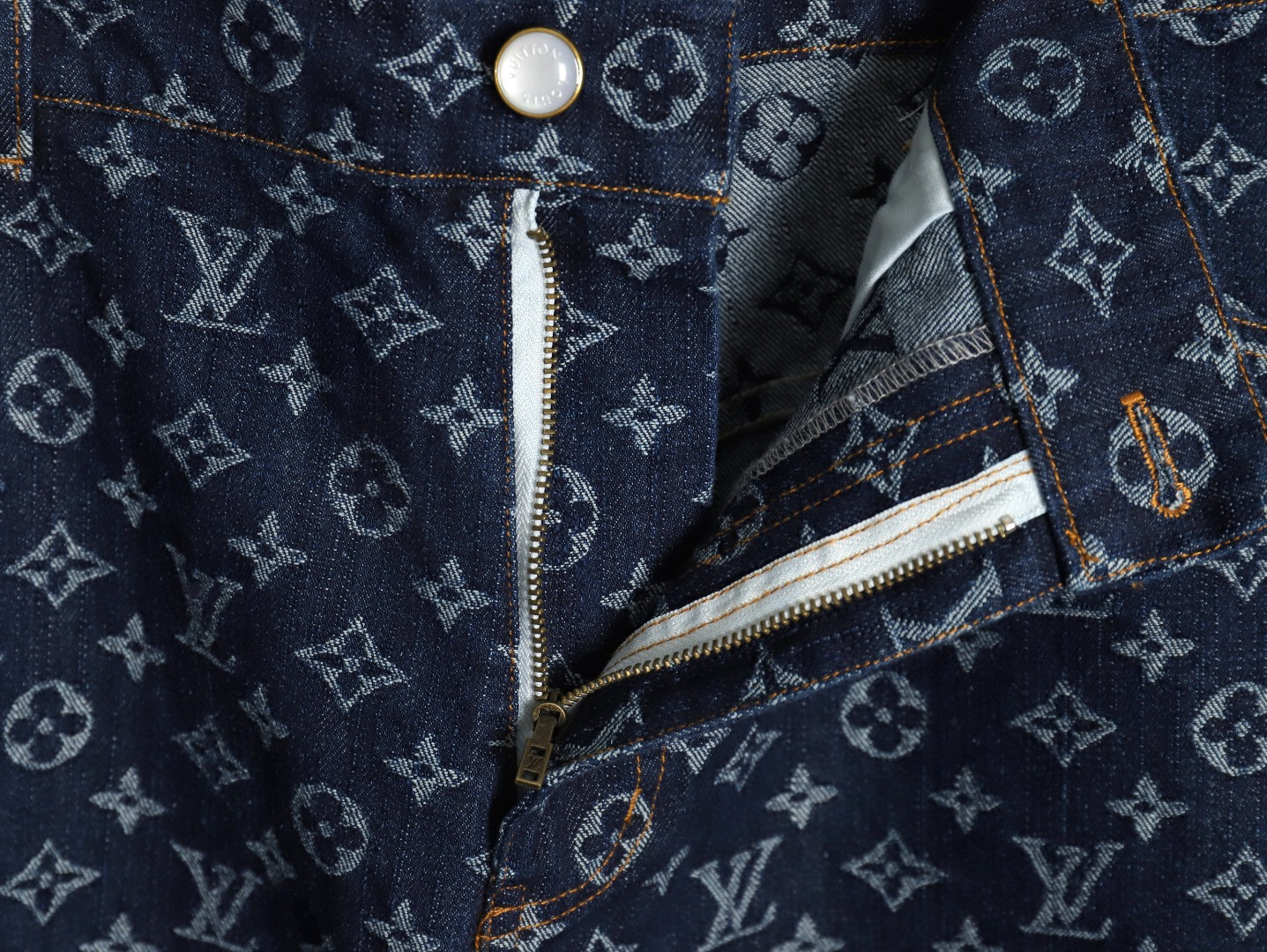 L0*is V*t0n LV 25ss shorts