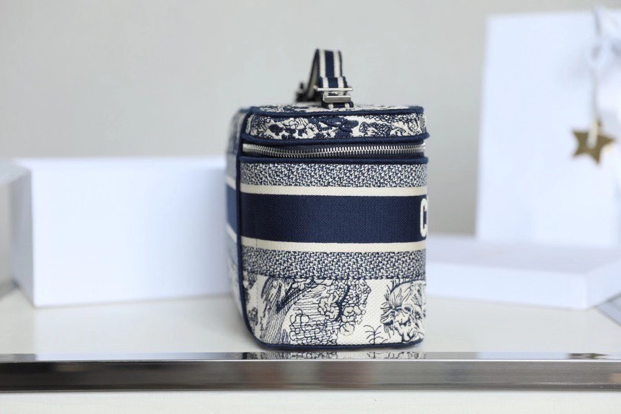 D*0r Travel make up bag