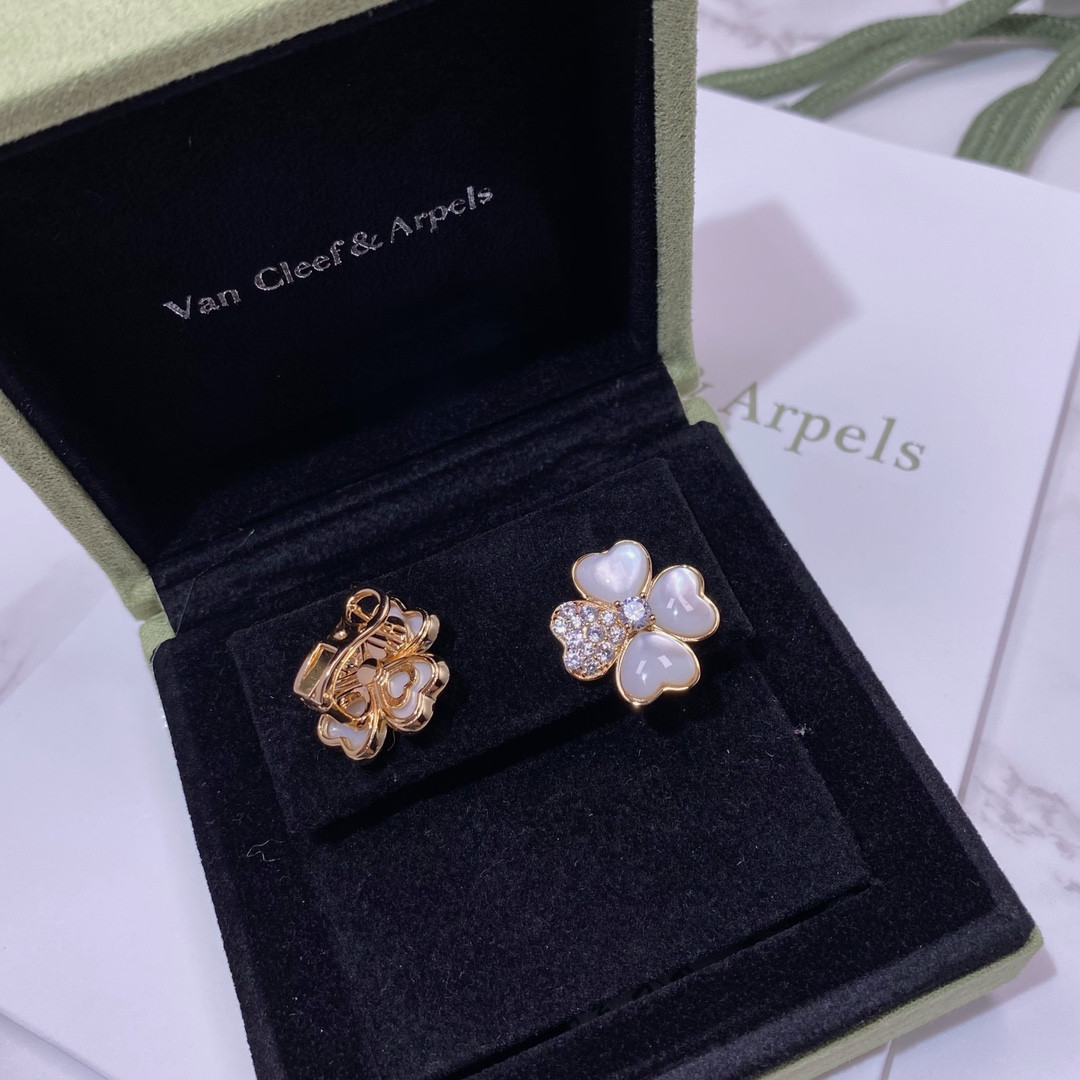 V*N CL*F & Arpels four-leaf clover earrings