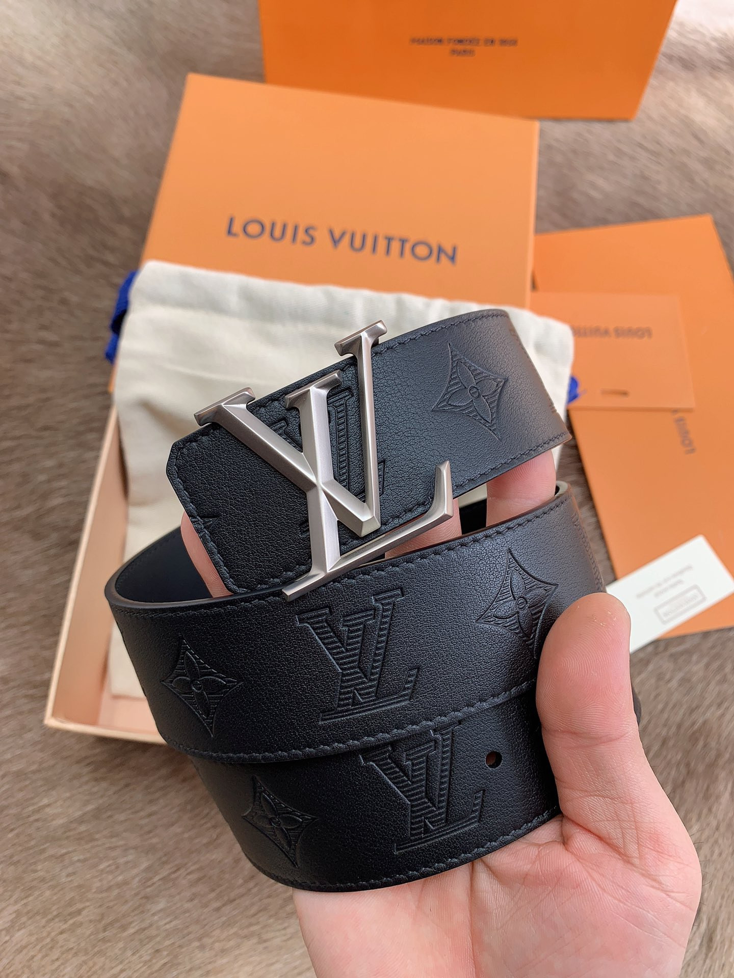 LV L0*is V*t0n 40MM BELT