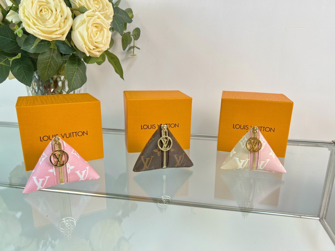 L0*is V*t0n BERLINGOT BAG CHARM AND KEY HOLDER M00669