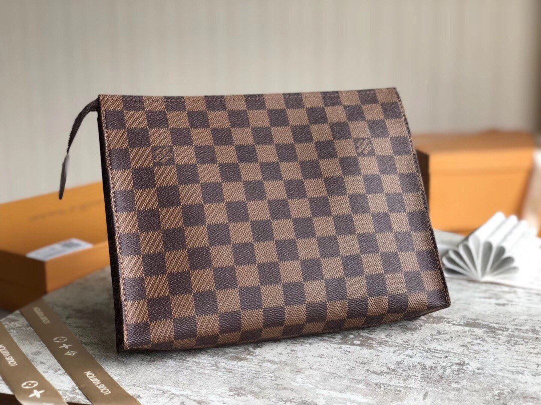 L0*is V*t0n LV TOILETRY POUCH 26 N47542