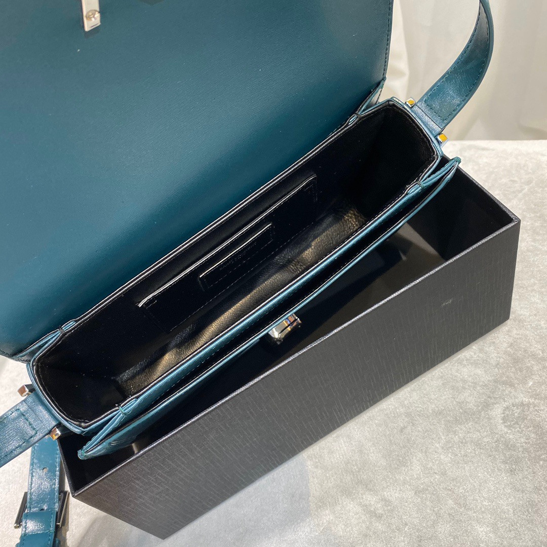 Sa**t Lau*nt Y*L SOLFERINO BOX BAG 23CM