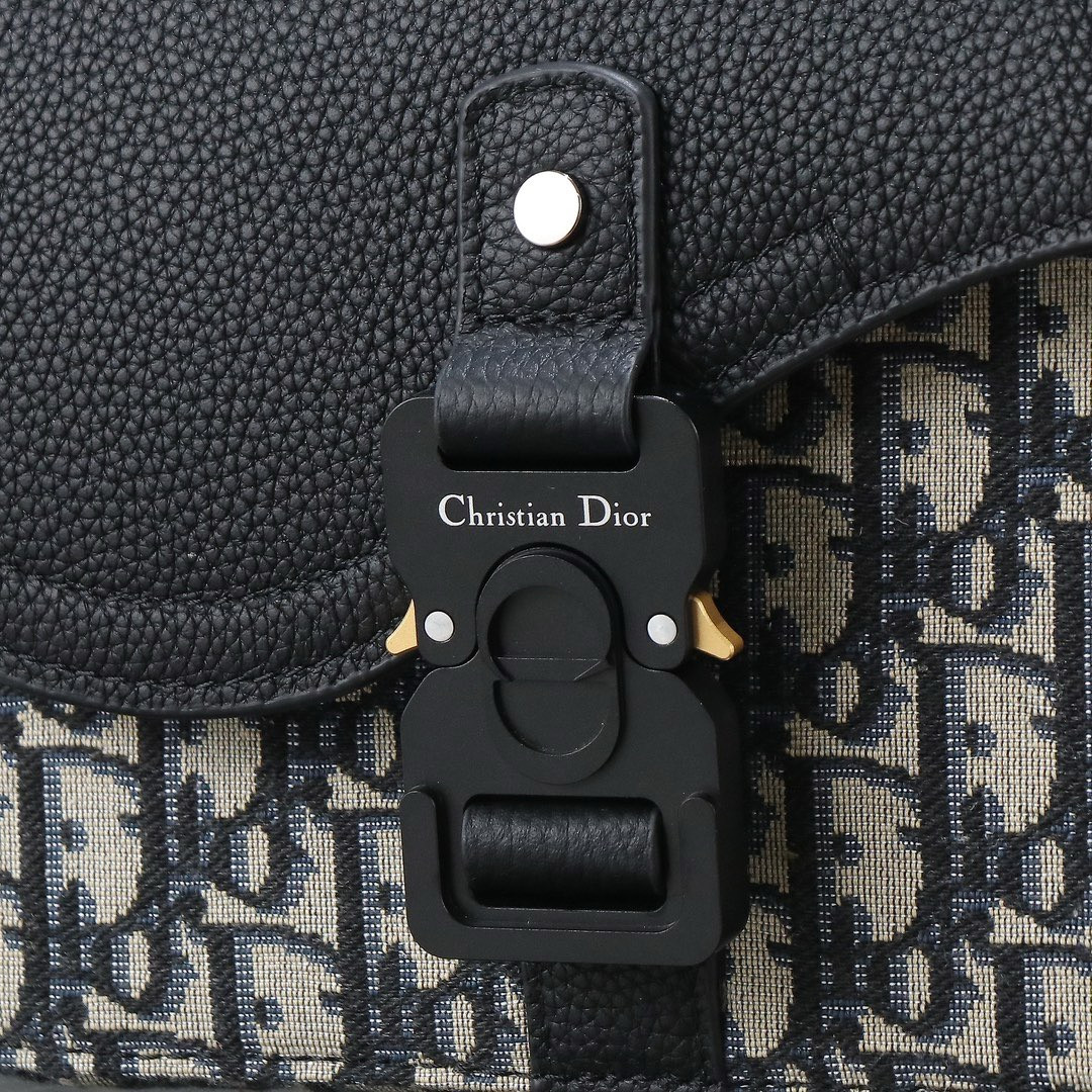 D*0r Saddle Messenger Bag with Flap 23 x18 x6cm