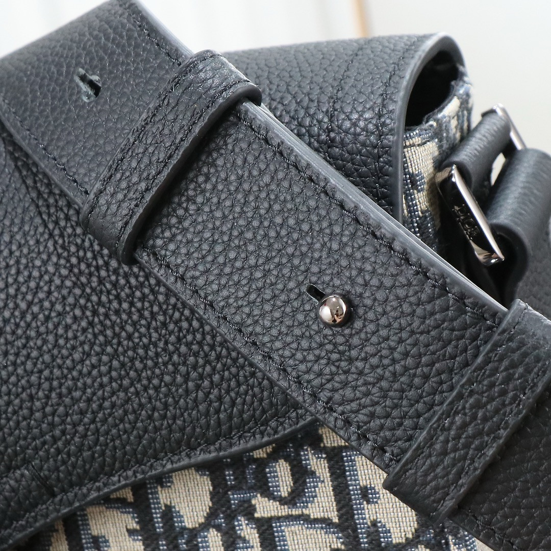 D*0r Saddle Messenger Bag with Flap 23 x18 x6cm