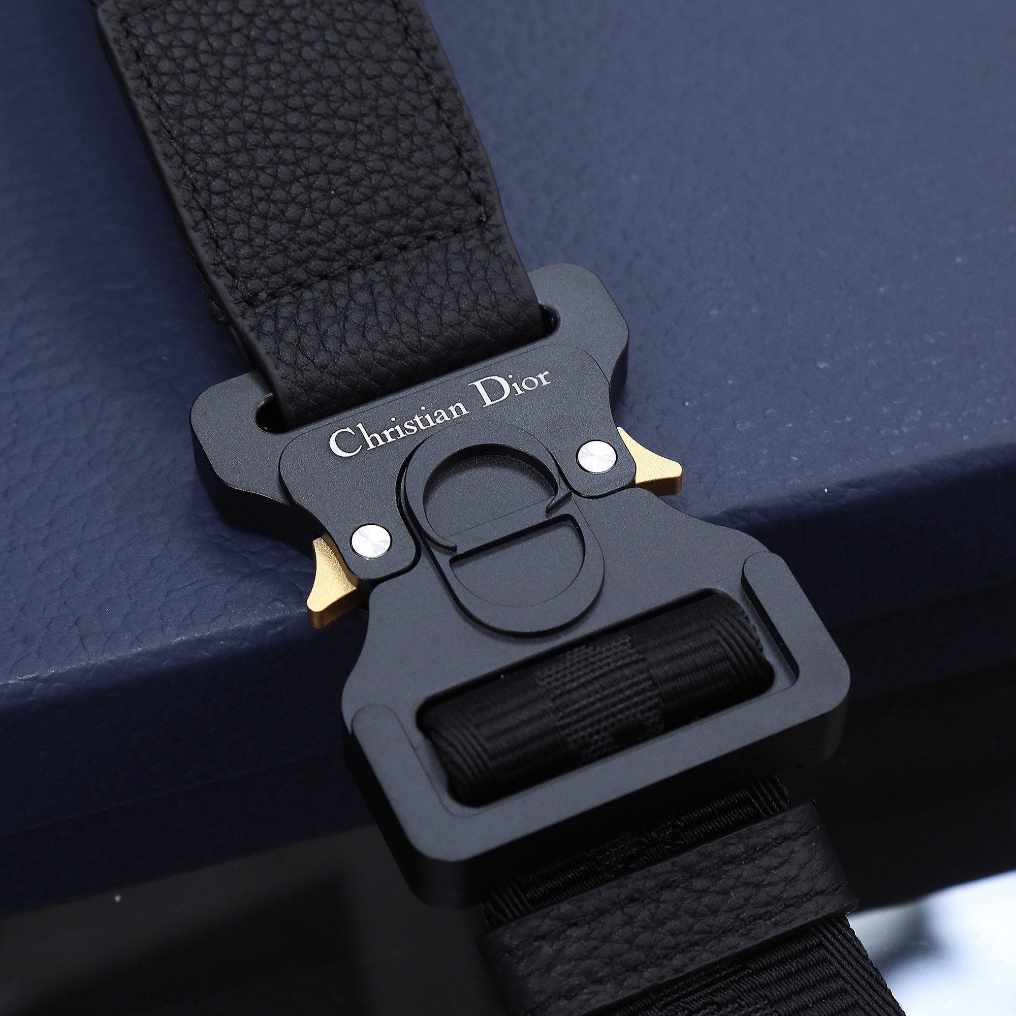 D*0r Saddle Messenger Bag with Flap 23 x18 x6cm