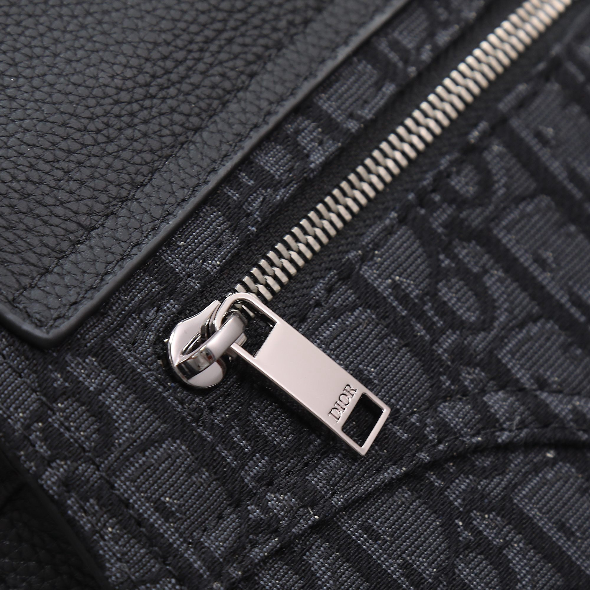 D*0r Saddle Messenger Bag with Flap 23 x18 x6cm