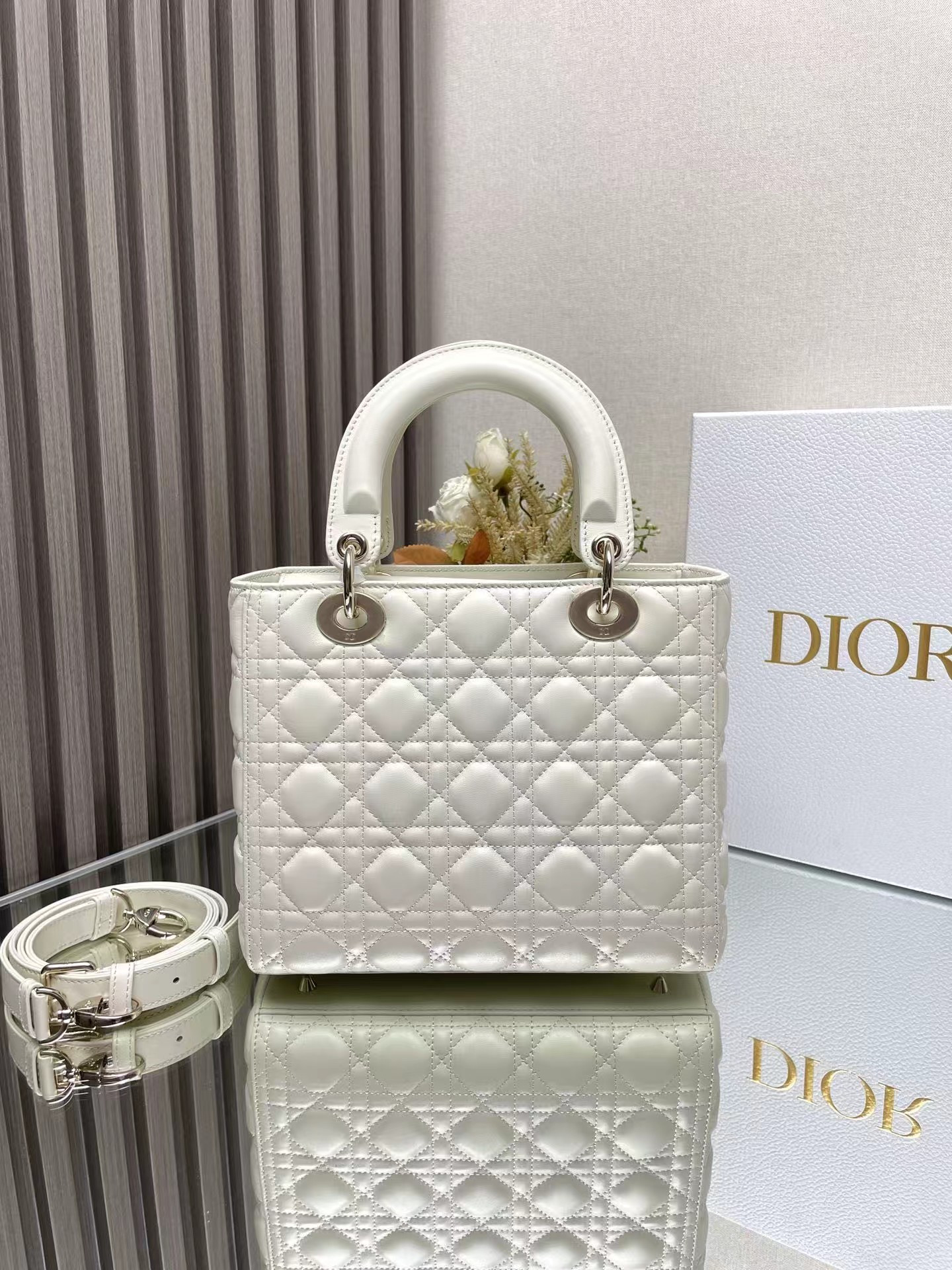 Medium Lady D*0r Bag  24 x 20 x 12 cm