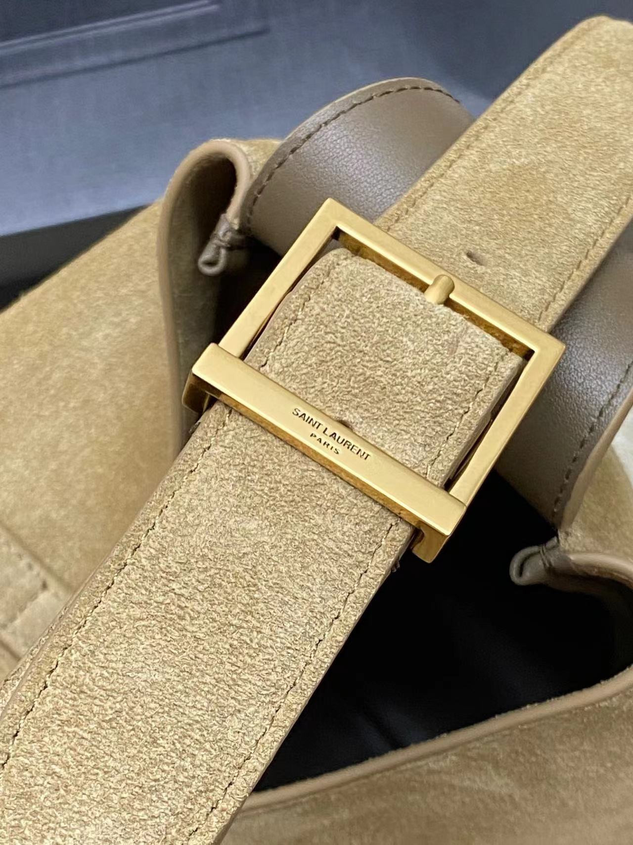 Y*L LE 5 À 7 S*pPLE LARGE IN SUEDE 30 X 31 X 13 CM