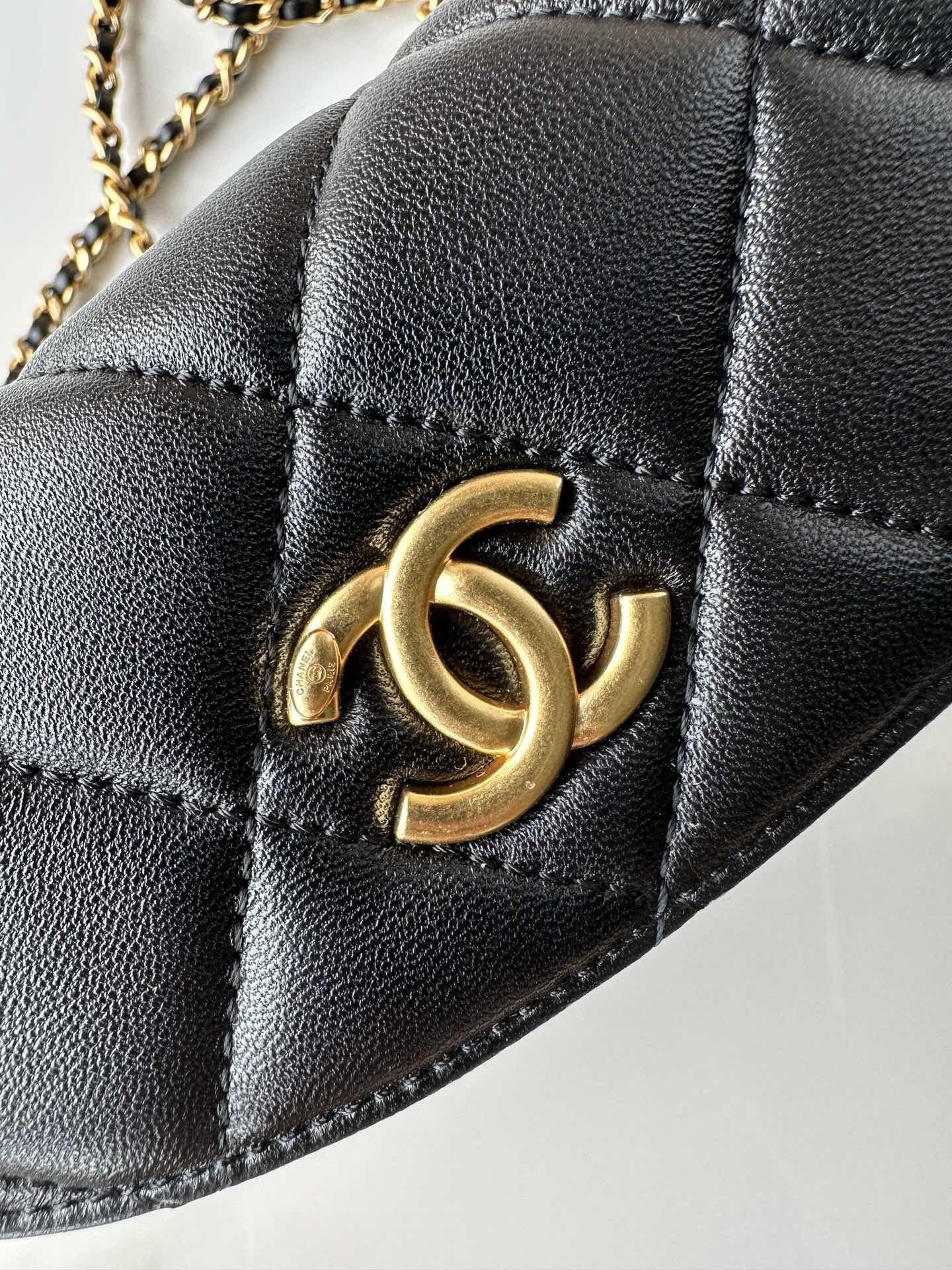 Ch*el Waist Bag 17 × 24 × 11 cm