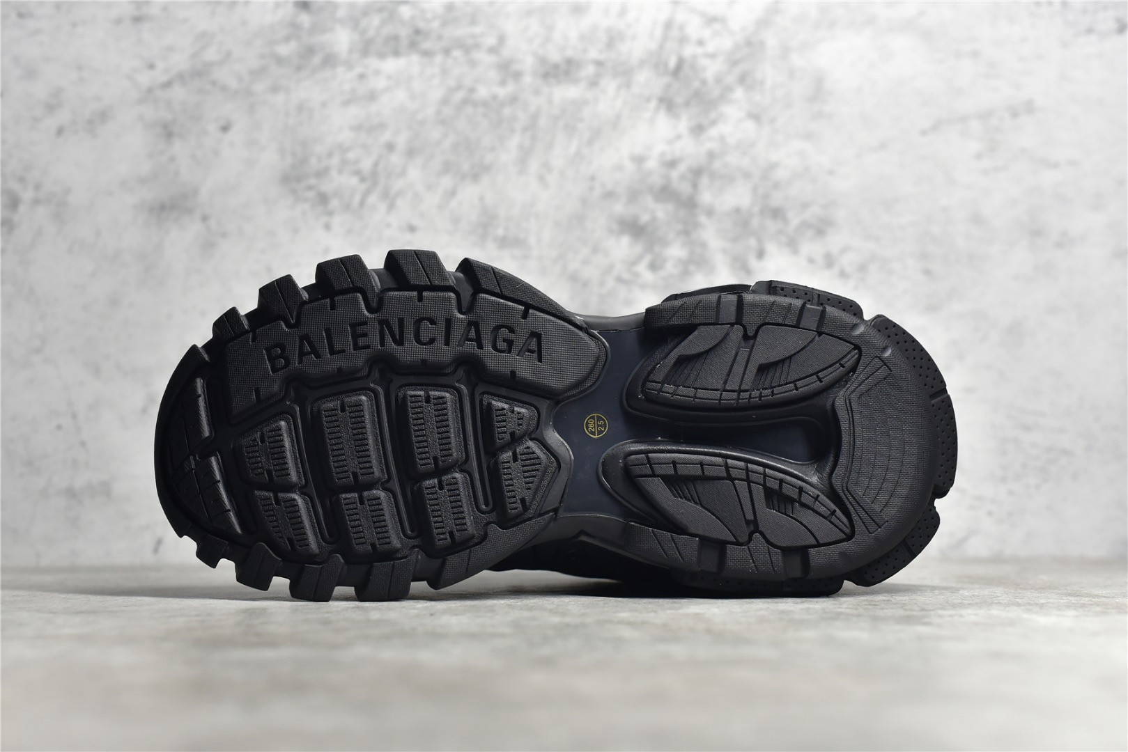 Ba*len*cia*ga Track Black