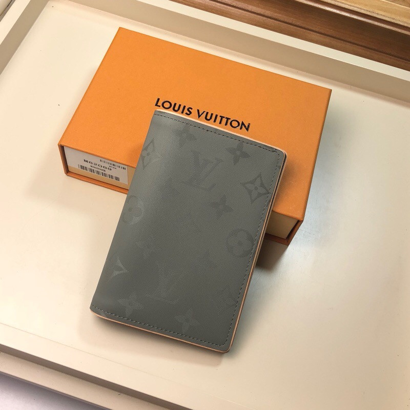 LV Passport cover M62089