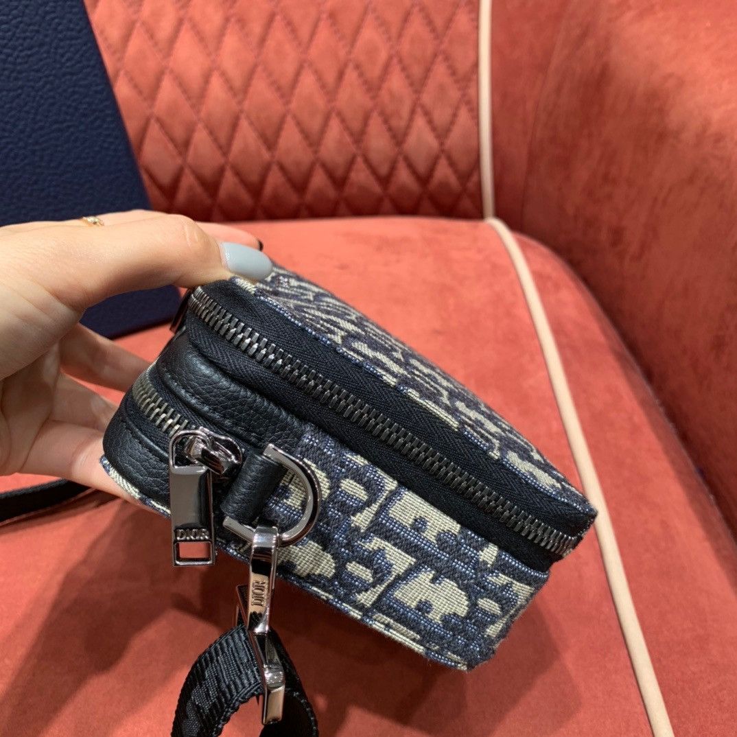 D*0r POUCH WITH SHOULDER STRAP 17cm