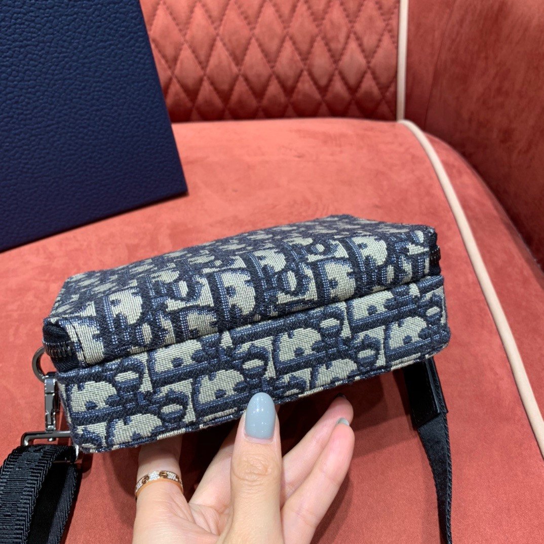 D*0r POUCH WITH SHOULDER STRAP 17cm