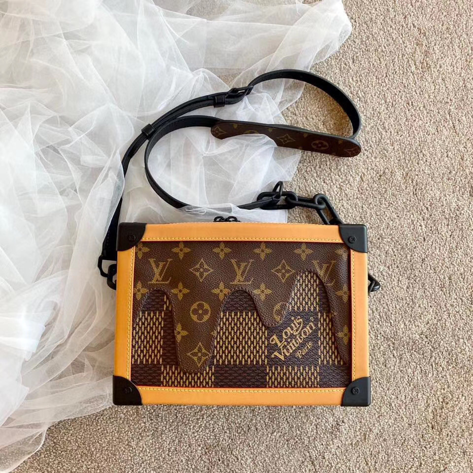 LV NIGO SOFT TRUNK N40381