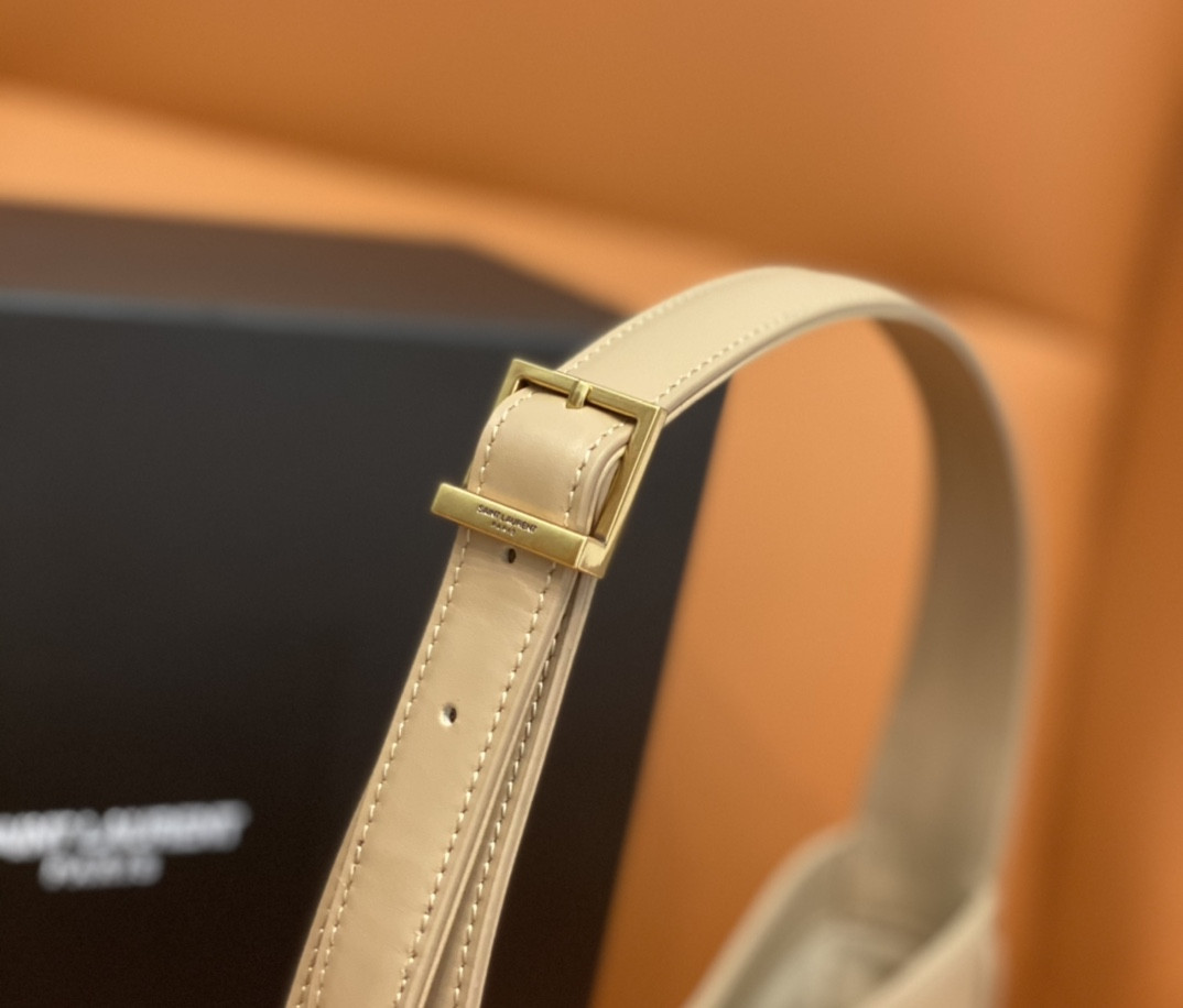 Y*L LE 5 À 7 IN SMOOTH LEATHER IVOIRE NATUREL 23 X 16 X 6.5 CM