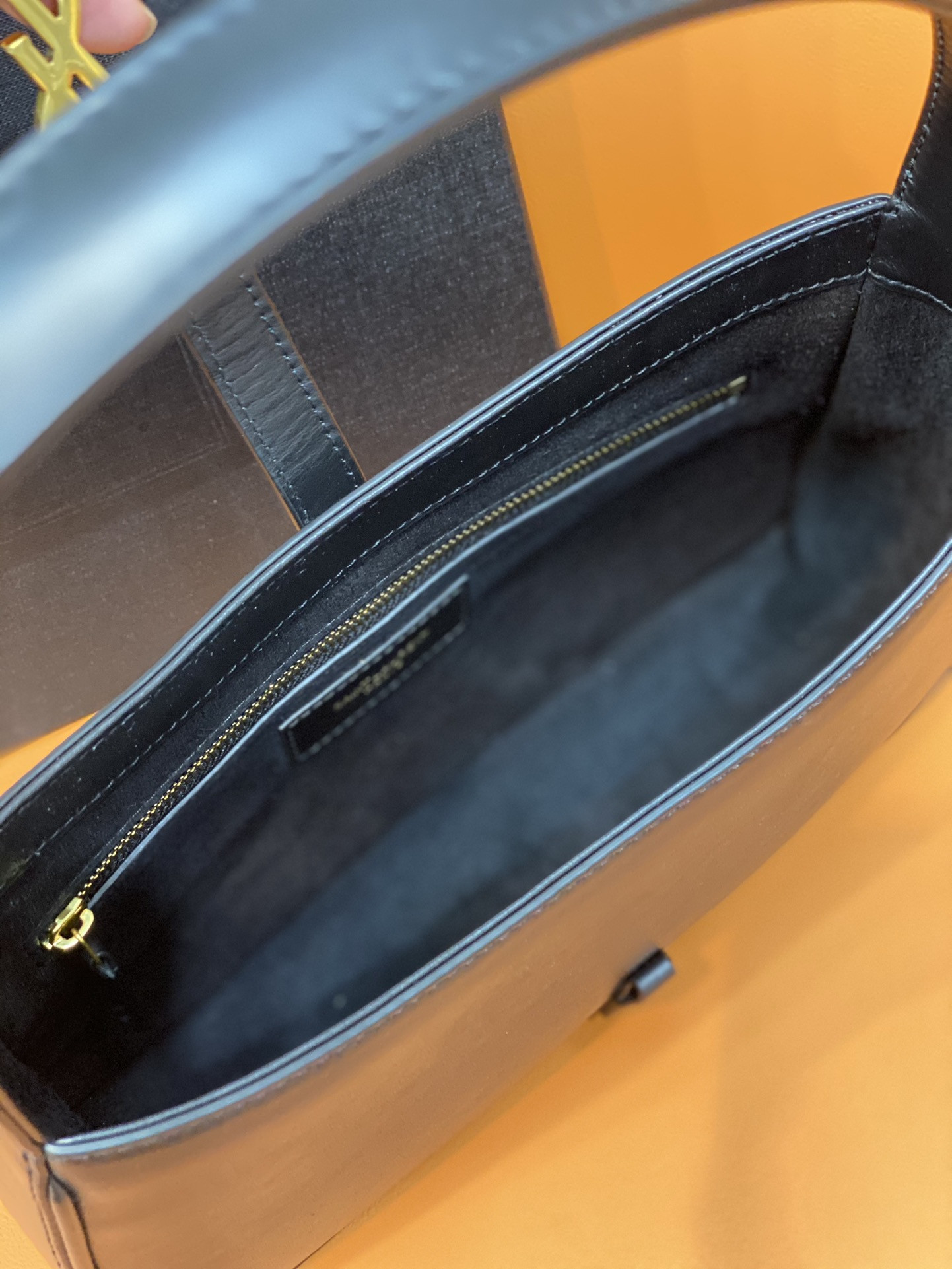 Y*L LE 5 À 7 IN SMOOTH LEATHER NOIR 23 X 16 X 6.5 CM