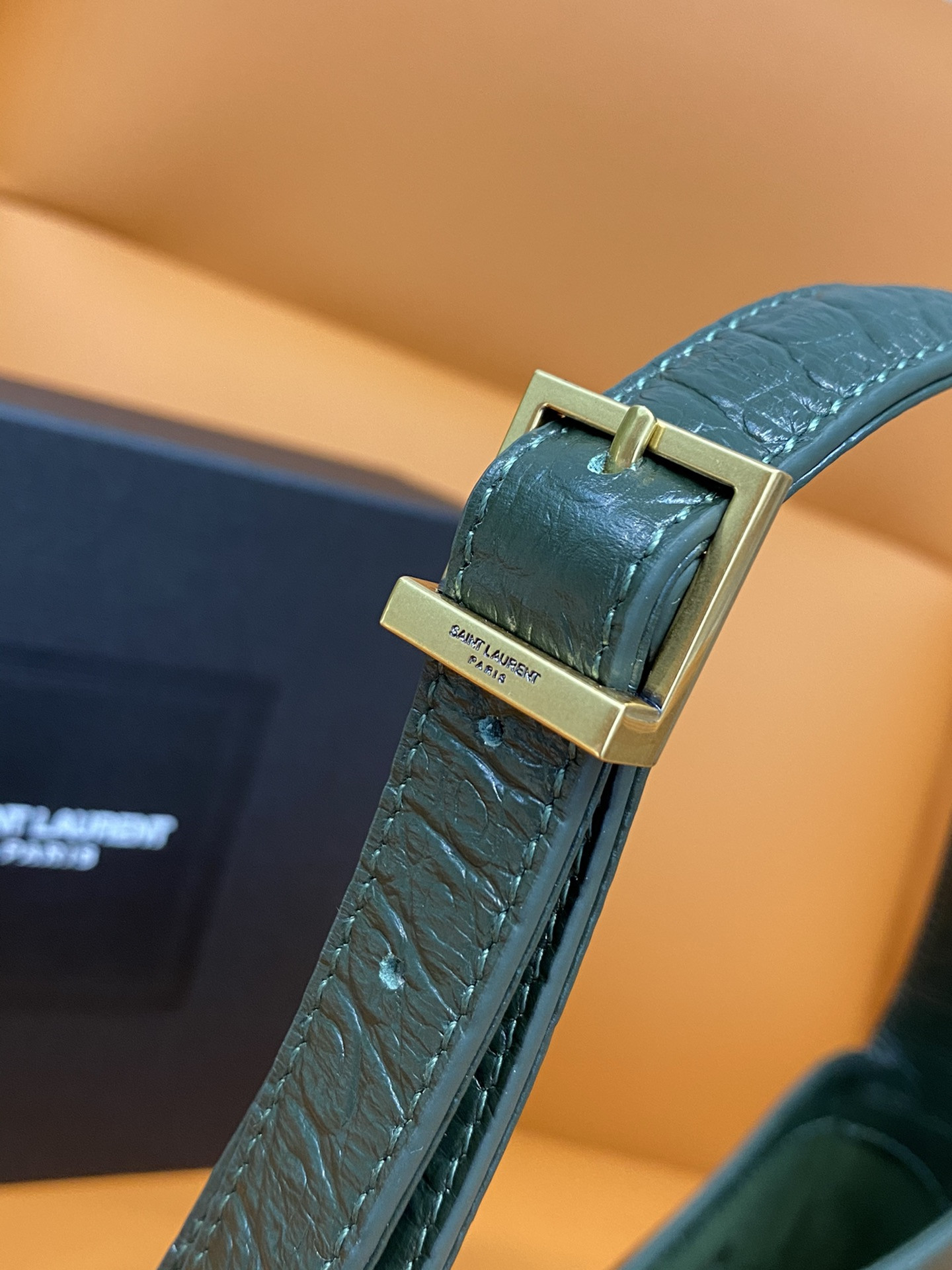 Y*L LE 5 À 7 IN CROCODILE-EMBOSSED SHINY LEATHER  23 X 16 X 6.5 CM