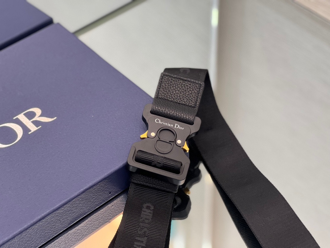 Ch**an D*0r Saddle Crossbody Bag Oblique Canvas 26 x 19 x 4.5 cm