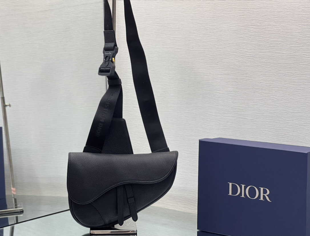 D*0r Saddle Bag Black Grained Calfskin 26 x 19 x 4.5 cm