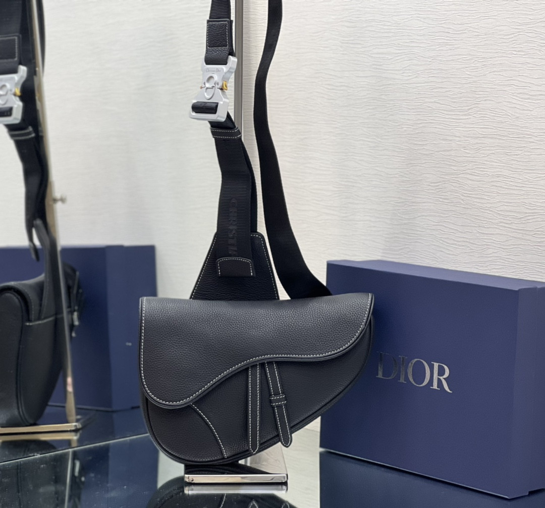D*0r Saddle Bag Black Grained Calfskin 26 x 19 x 4.5 cm