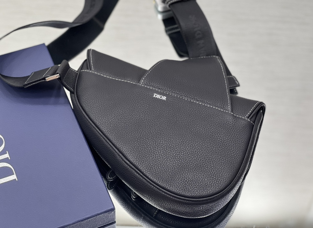 D*0r Saddle Bag Black Grained Calfskin 26 x 19 x 4.5 cm