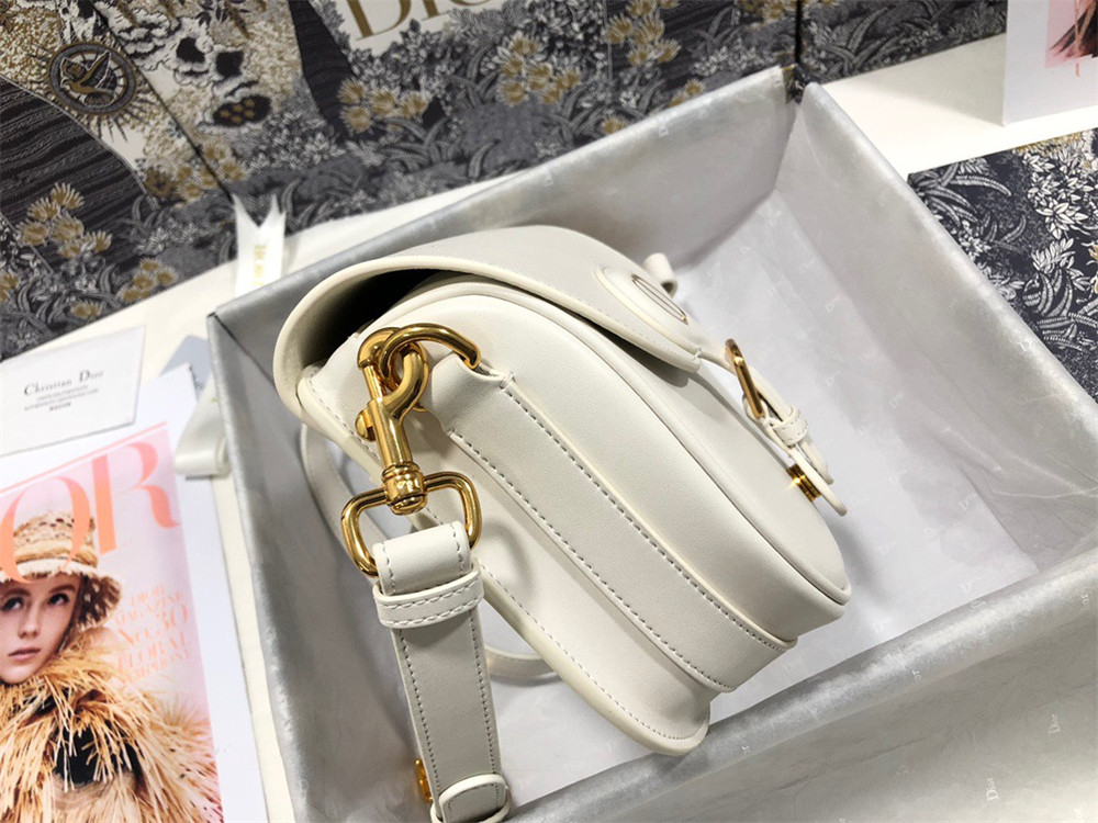 MEDIUM D*0r BOBBY BAG Latte Box Calfskin