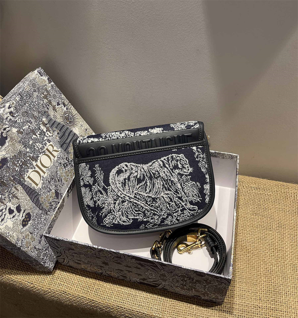 MEDIUM D*0r BOBBY BAG white black D*0r Oblique Jacquard