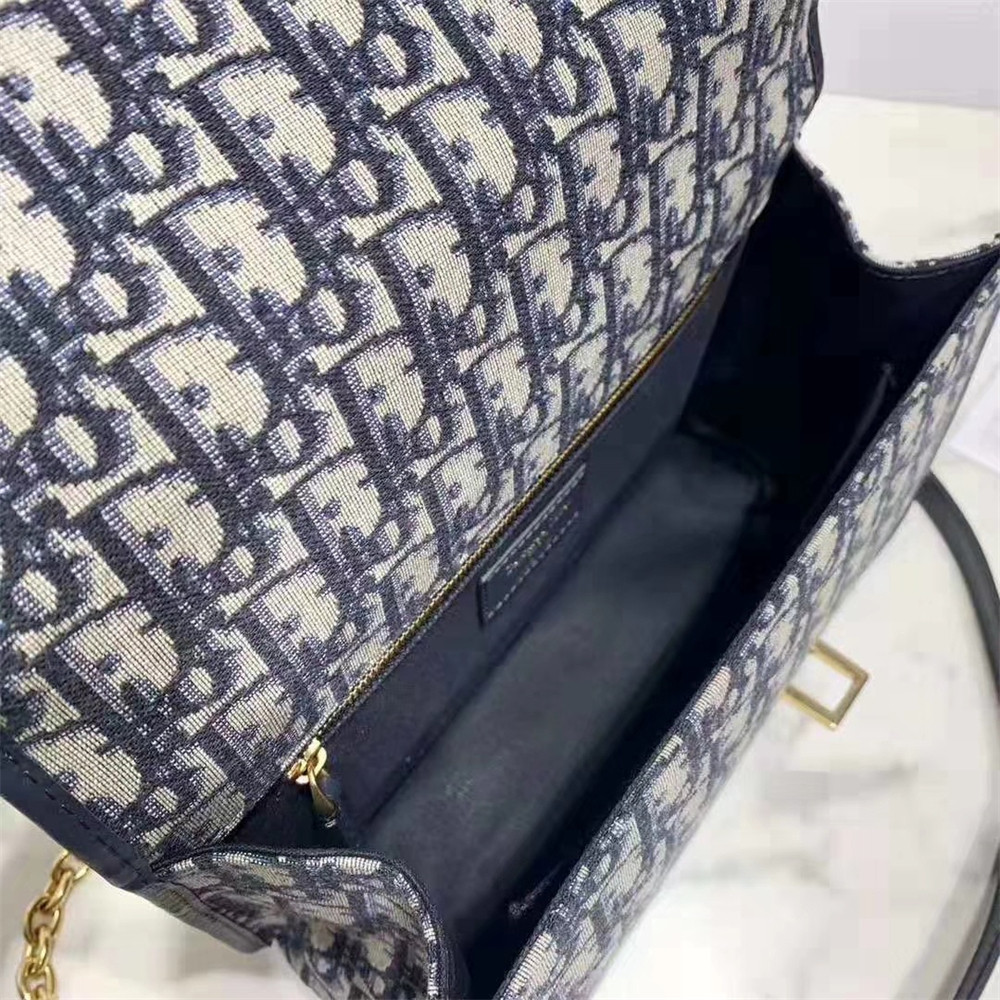 D*0r 30 MONTAIGNE CHAIN BAG Oblique 24x18x8 cm