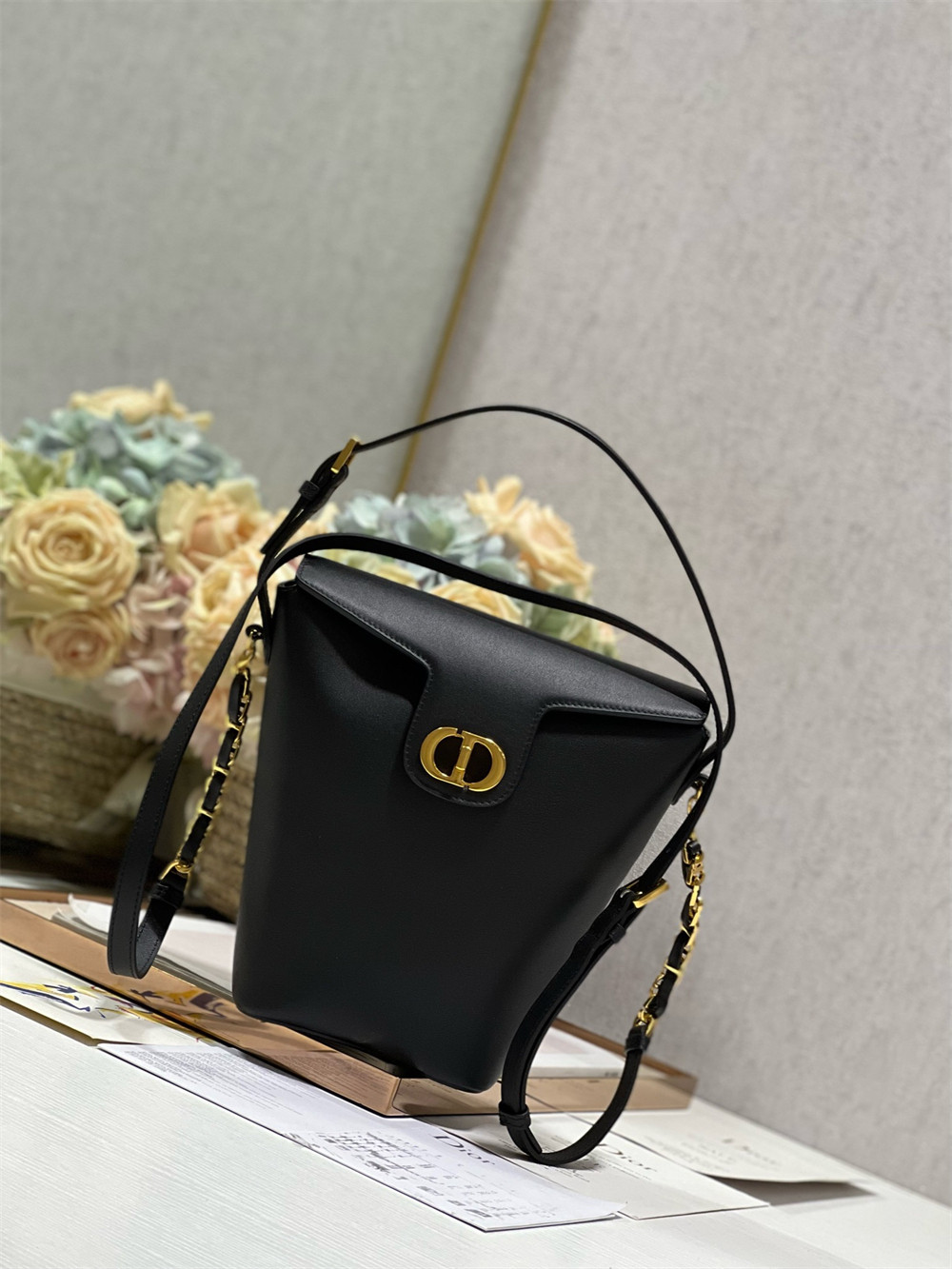 D*0r 30 Montaigne Large Chain Bucket Bag Black 17x7x18cm